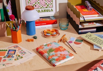 Tips to keep your desk organized